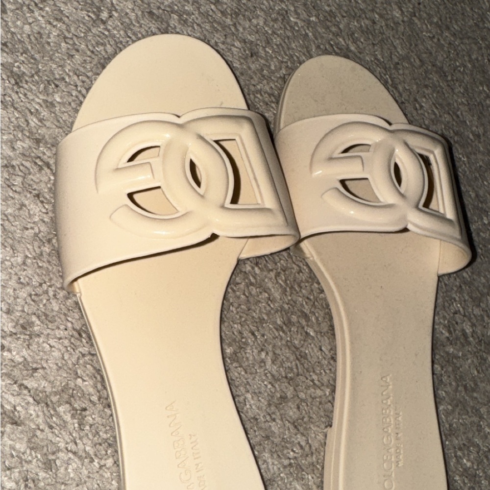 Dolce & Gabbana Cream Logo Slide Sandals - Women - Picture 3 of 4